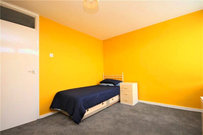 2 Bedroom Flat For Sale In Parchmore Road, Thornton Heath, CR7