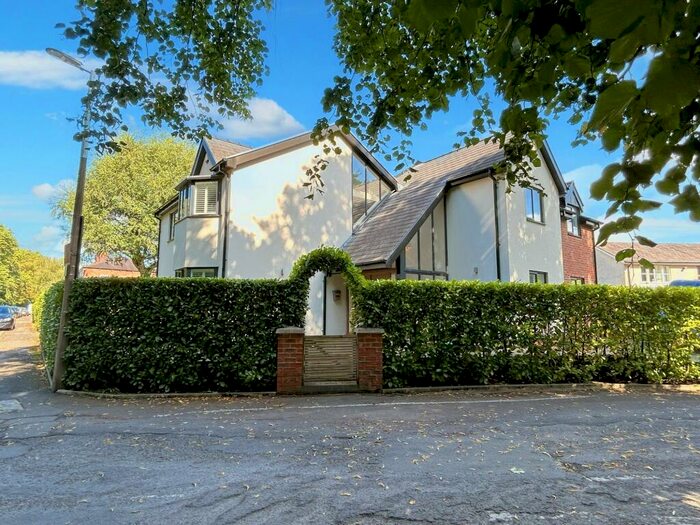 4 Bedroom Detached House To Rent In Roe Green, Worsley, M28