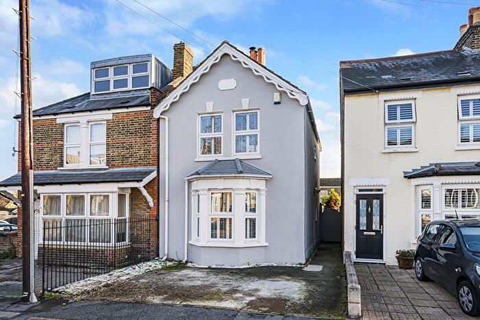 3 Bedroom Detached House For Sale In Birkbeck Road, Sidcup, DA14