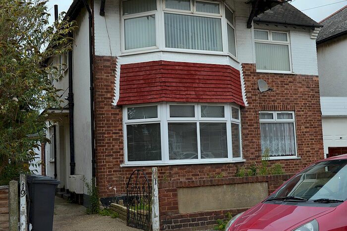2 Bedroom Detached House To Rent In Whalebone Grove, Chadwell Heath, Romford, RM6