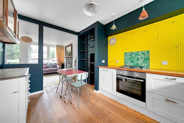 3 Bedroom Apartment For Sale In Pownall Road, Orwell Court, E8
