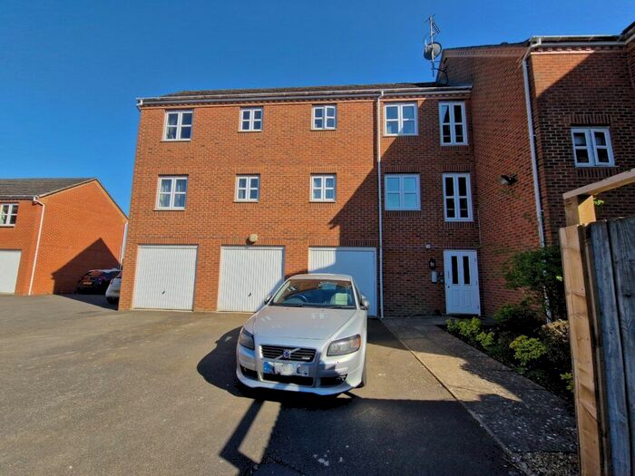 1 Bedroom Flat To Rent In Chandos Close, Banbury, Oxon, OX16