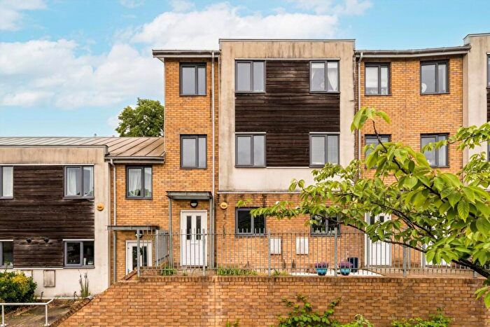 3 Bedroom Terraced House For Sale In Bramhope Lane, Charlton, SE7