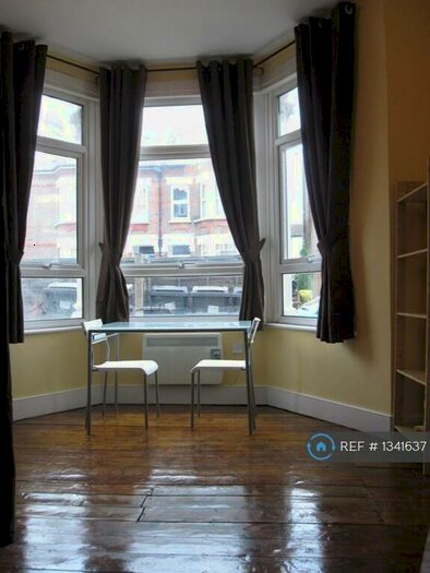 Studio To Rent In Mountfield Road, London, N3