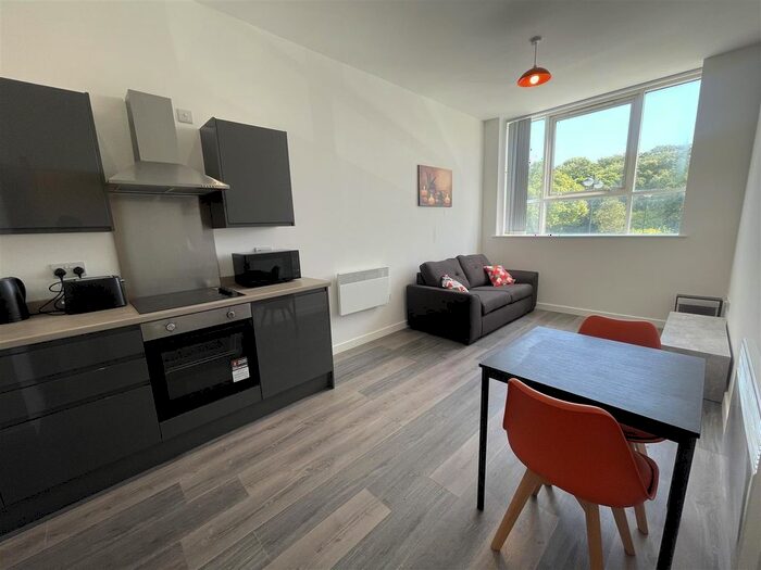 1 Bedroom Flat To Rent In Card House, Bingley Road, Bradford, BD9