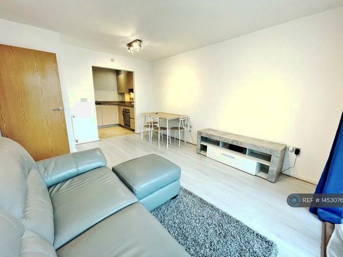 2 Bedroom Flat To Rent In Farrier House, London, NW7