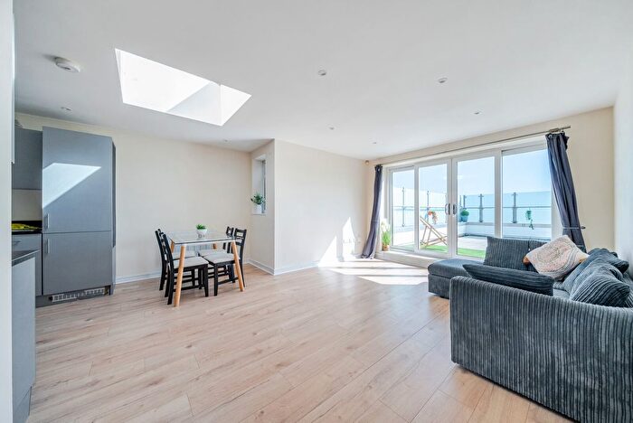 3 Bedroom Flat For Sale In London Road, Kingston Upon Thames, KT2