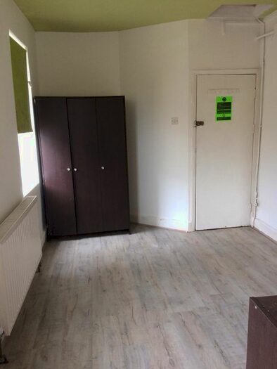 Studio To Rent In High Road, Leyton, E10
