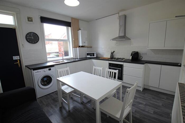 4 Bedroom Terraced House To Rent In Burley Lodge Road, Hyde Park, Leeds, LS6
