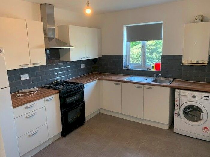 2 Bedroom Flat To Rent In Thorold Road, Ilford, IG1