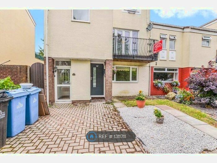 2 Bedroom Flat To Rent In Marina Village, Preston Brook, Runcorn WA7