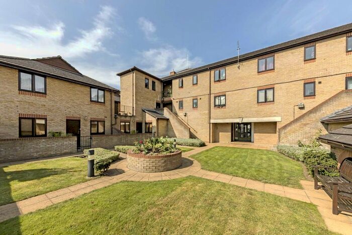 1 Bedroom Flat To Rent In Hardman Road, Kingston Upon Thames, KT2