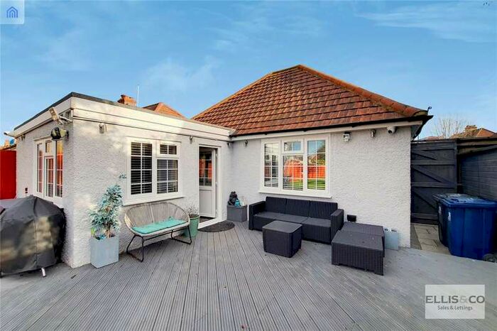 3 Bedroom Bungalow To Rent In Bengarth Road, Northolt UB5