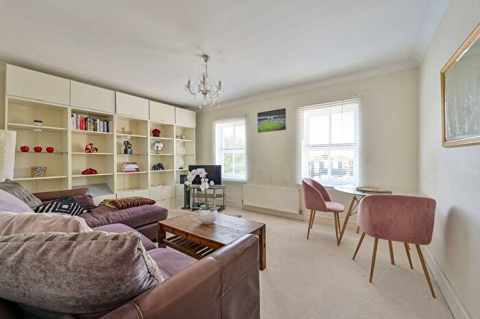 1 Bedroom Flat For Sale In Merton Road, South Wimbledon, London, SW19
