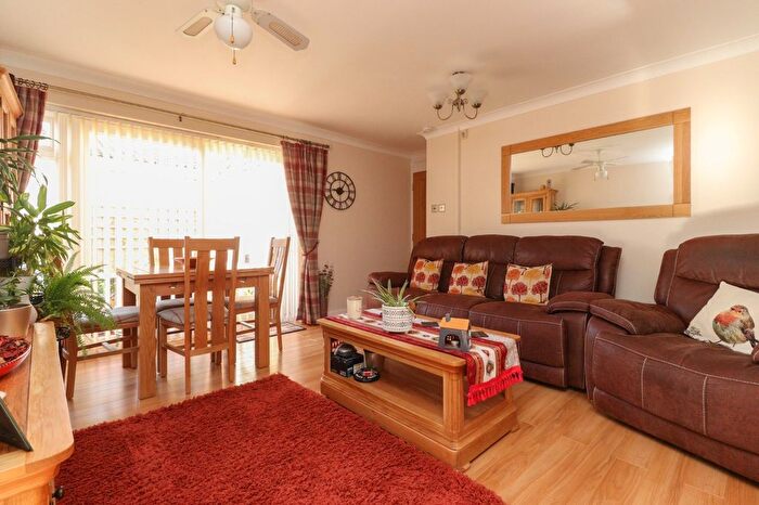 2 Bedroom Bungalow For Sale In Halstead Gardens, Margate, CT9