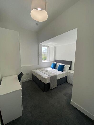 3 Bedroom Flat To Rent In Pitkerro Road, Stobswell, Dundee, DD4