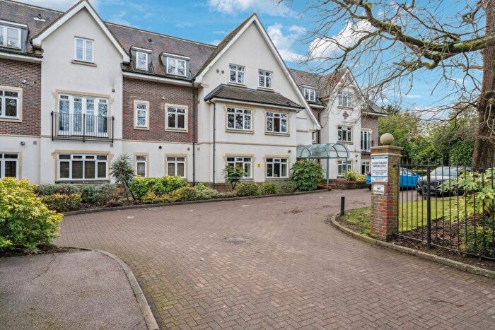 2 Bedroom Flat To Rent In Station Road, Beaconsfield, Buckinghamshire, HP9