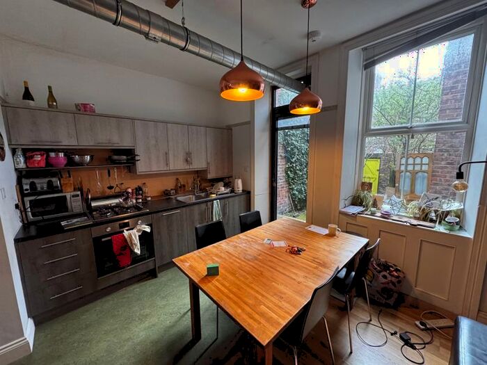 2 Bedroom Flat To Rent In Lavender Gardens, Jesmond, Newcastle Upon Tyne, NE2