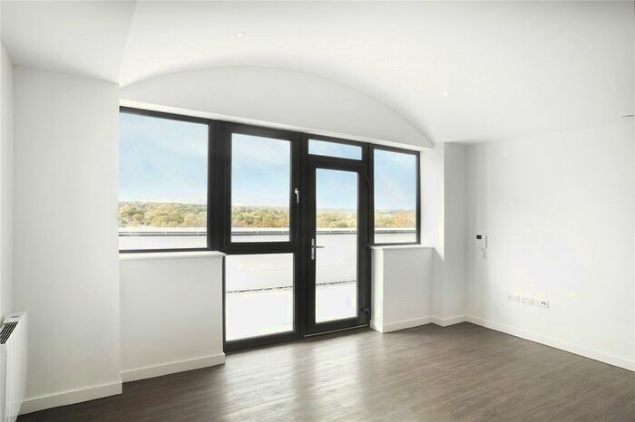 2 Bedroom Flat To Rent In High Road, Whetstone, London N20