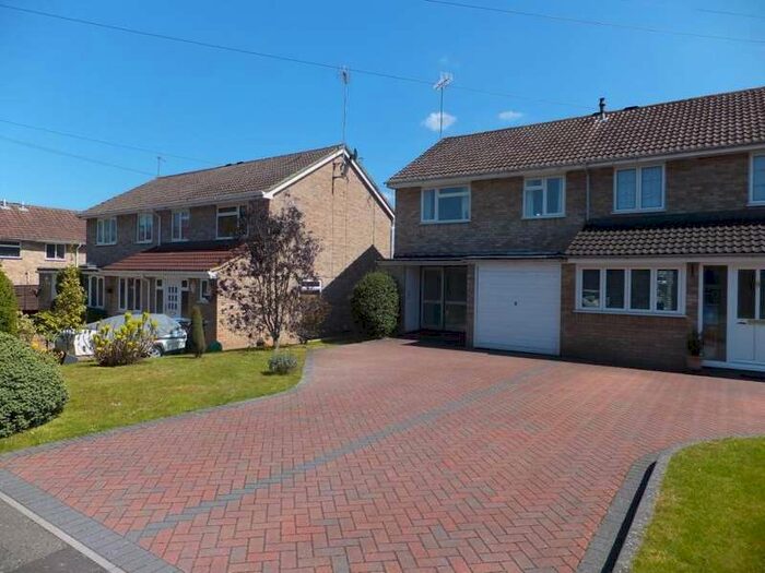 3 Bedroom Semi-Detached House To Rent In Ashfield Green, Yateley, GU46