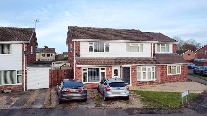 3 Bedroom Semi Detached House For Sale In Sycamore Close, Leicester, LE7