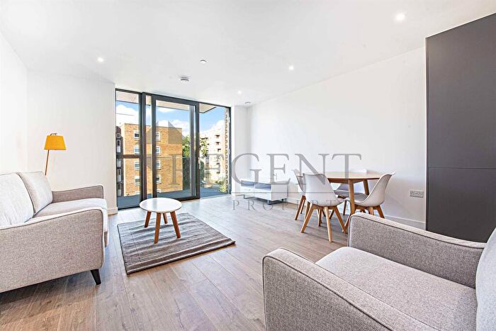 1 Bedroom Apartment To Rent In Willowbrook House, Woodberry Down, N4