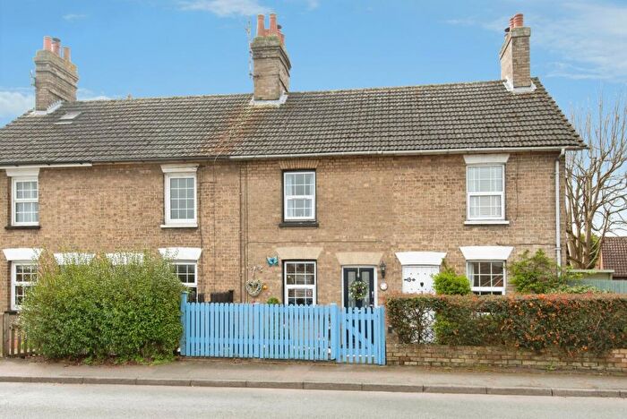 2 Bedroom Terraced House For Sale In Baldock Road, Stotfold, Hitchin, Bedfordshire, SG5