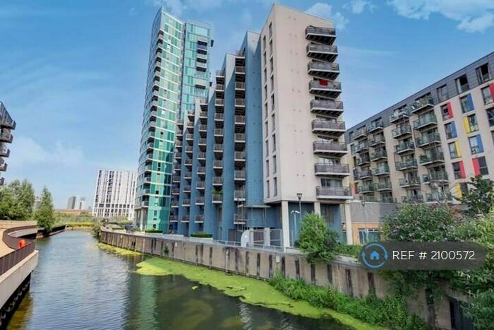 Studio To Rent In High Street, Stratford, E15