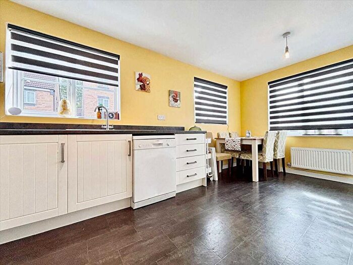 4 Bedroom Detached House For Sale In Farmers Close, Huthwaite, NG17