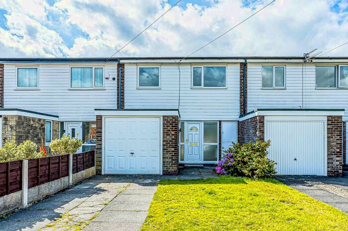 3 Bedroom Town House To Rent In Kew Drive, Davyhulme, Manchester, M41