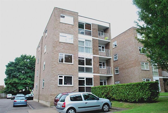 2 Bedroom Flat To Rent In Foxgrove Road, Beckenham, BR3