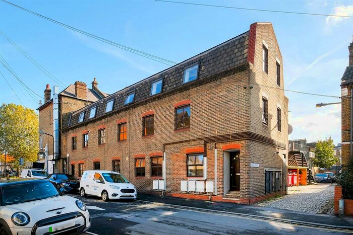 2 Bedroom Flat To Rent In Priory Avenue, London, E17