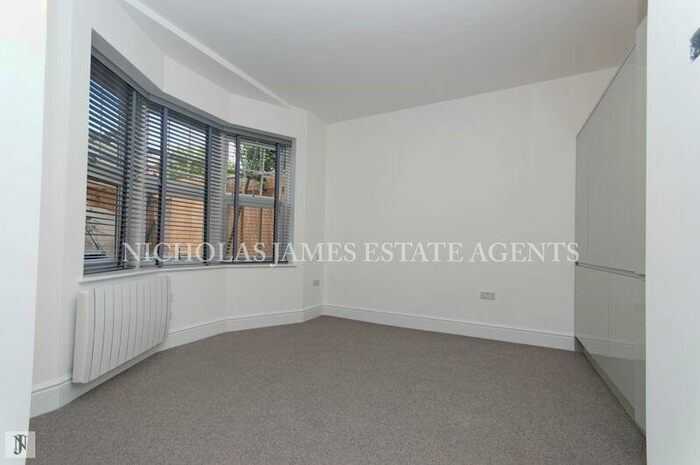Flat To Rent In St. Johns Avenue, Friern Barnet, London, N11