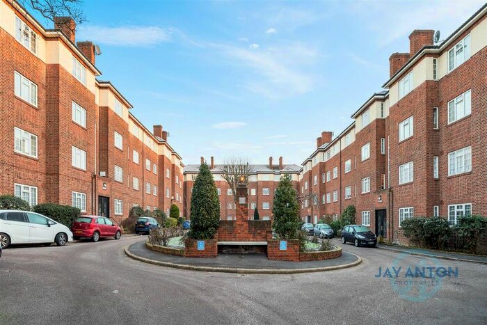 4 Bedroom Flat To Rent In Danescroft, Brent Street, London, NW4