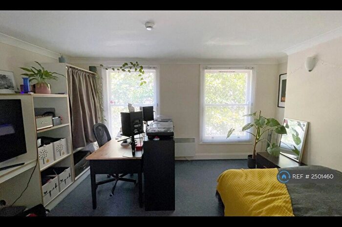 Studio To Rent In New Cross Road, London, SE14