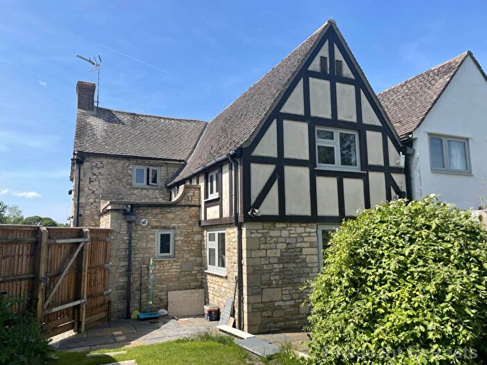 3 Bedroom Cottage To Rent In Woodlane, Hailey, OX29