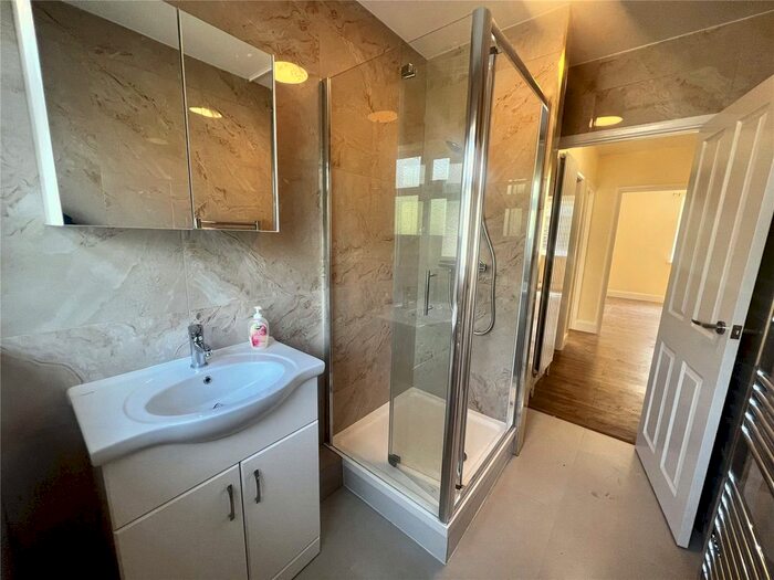 2 Bedroom Maisonette To Rent In Hempstead Road, Watford, Hertfordshire, WD17