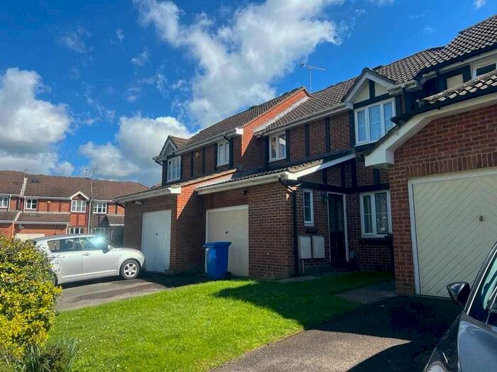 3 Bedroom Property To Rent In Stonebridge Field, Eton, Windsor, SL4