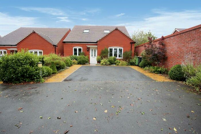 4 Bedroom Detached Bungalow For Sale In Mucklow Close, Radford Semele, Leamington Spa, CV31