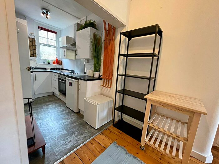 2 Bedroom Flat To Rent In Parker Mews, Kcl, Ic, Ucl, Lse, Covent Garden, West End, Holborn, Strand, London, WC2B