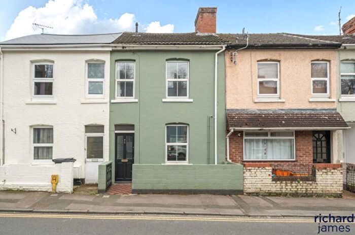 3 Bedroom Terraced House For Sale In Clifton Street, Kingshill, Swindon, SN1