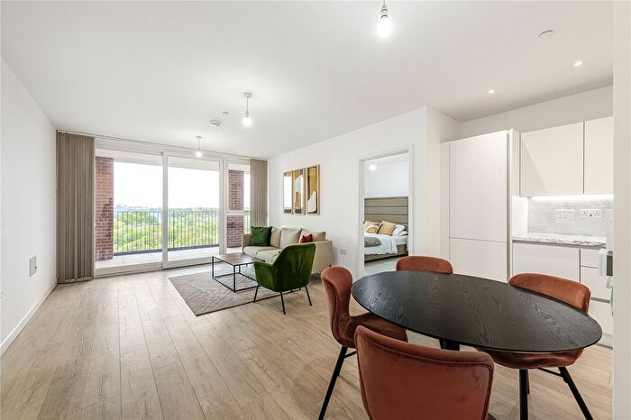 2 Bedroom Flat To Rent In Shearwater Drive, London, NW9