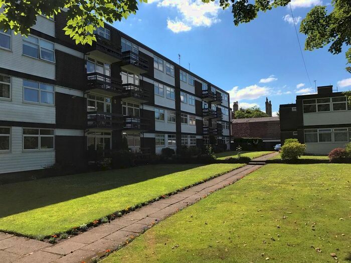 3 Bedroom Flat To Rent In West Road, Altrincham, WA14