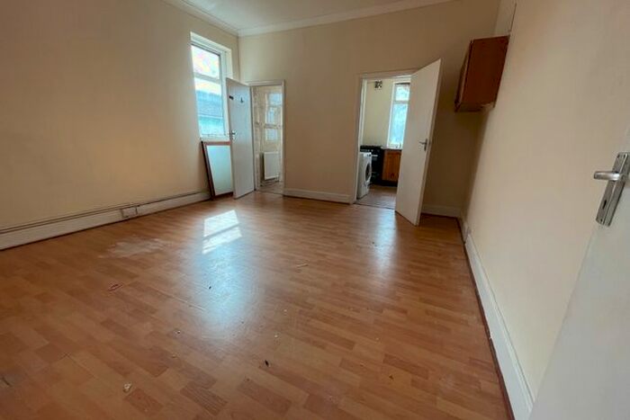 1 Bedroom Flat To Rent In Ilford Lane, Ilford IG1