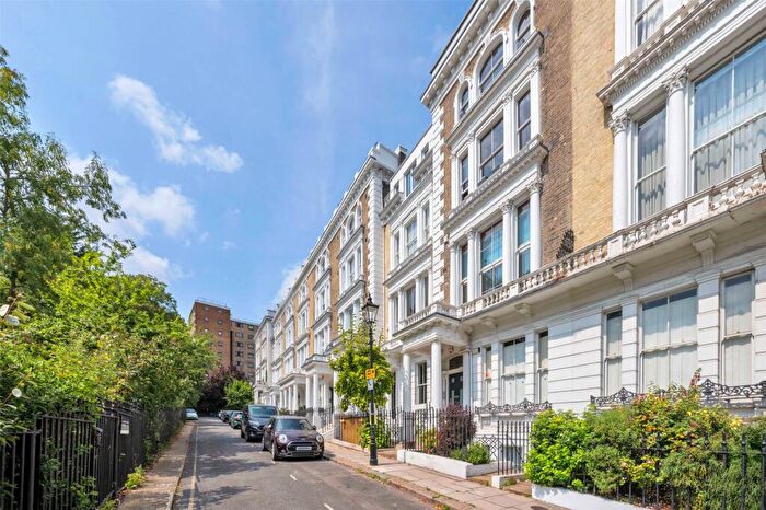 3 Bedroom Maisonette To Rent In St. Georges Terrace, Primrose Hill, NW1