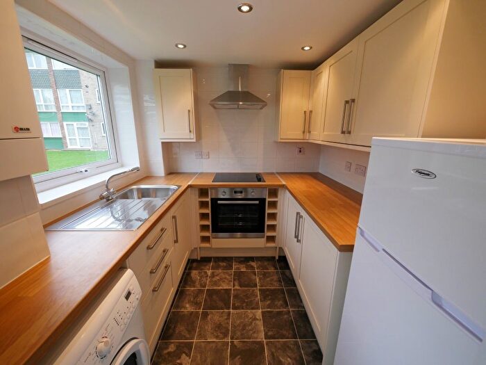 2 Bedroom Flat To Rent In Compton Road, Hayes, UB3