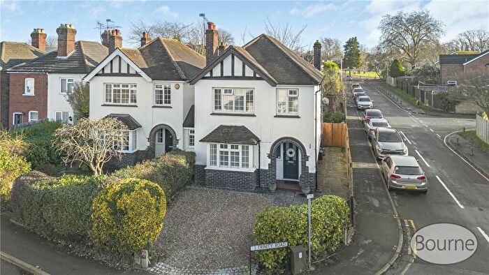 3 Bedroom Detached House For Sale In Chobham Road, Knaphill, Woking, Surrey, GU21