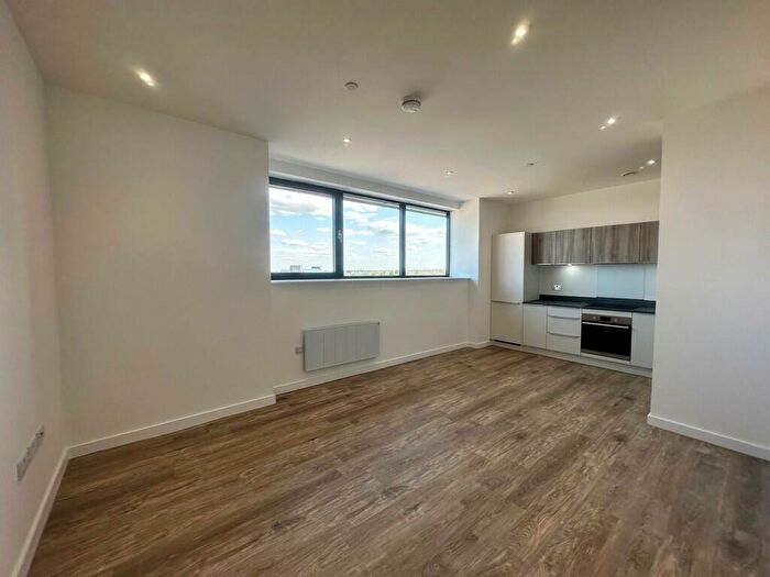 2 Bedroom Apartment To Rent In Alencon Link, Basingstoke, RG21