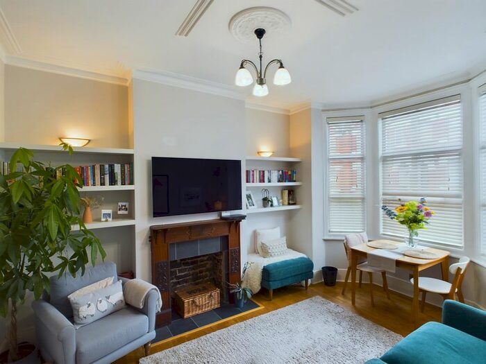 2 Bedroom Flat To Rent In Oaklands Road, London, NW2