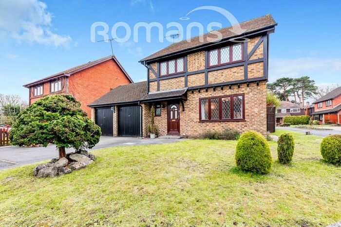 4 Bedroom Detached House To Rent In Rashleigh Court, Church Crookham, Fleet, GU52